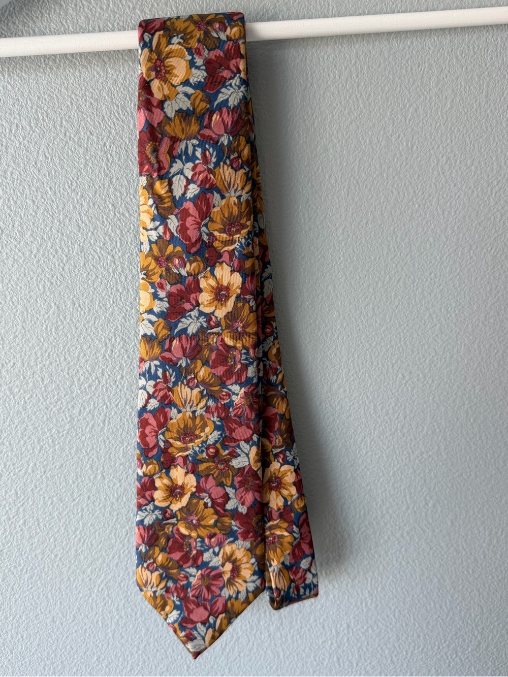 Christian Dior pink blue yellow floral 100% silk Men’s neck tie